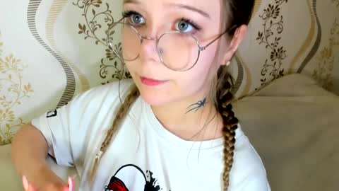 Snapshot of melmooon chatting on October 2025 05:34:01 PM MelMooon online show from October 2025 05:34:01 PM