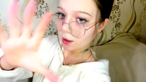 Snapshot of melmooon chatting on November 2025 08:09:01 PM MelMooon online show from November 2025 08:09:01 PM