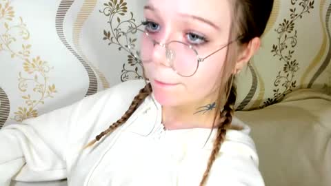 Snapshot of melmooon chatting on November 2025 07:03:02 PM MelMooon online show from November 2025 07:03:02 PM