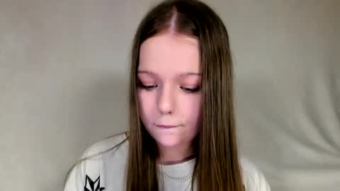 MelMooon online show from May 2026 09:13:02 AM