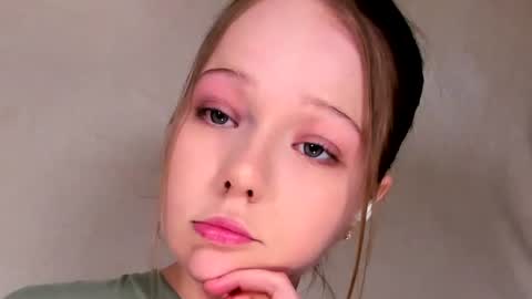 MelMooon online show from June 2026 07:57:02 PM