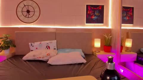 Melody online show from November 2025 10:37:01 PM