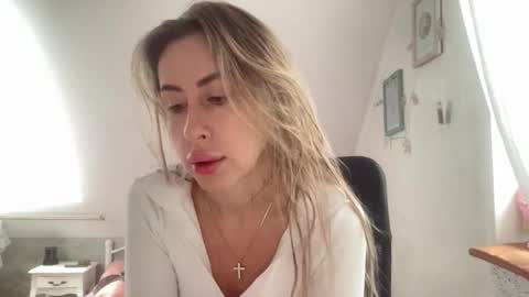 Melodie online show from October 2025 05:47:02 AM