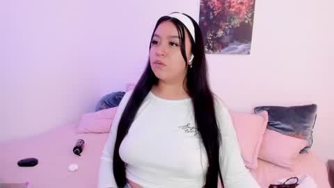 Snapshot of melody_bonnie22 chatting on February 2025 04:10:01 PM Leslie online show from February 2025 04:10:01 PM