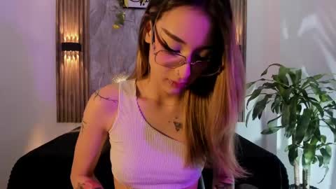 Snapshot of melodylanee chatting on May 2026 11:07:01 AM melodylanee online show from May 2026 11:07:01 AM