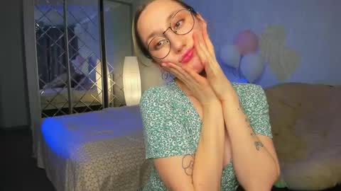 Snapshot of melodyoflovee chatting on February 2025 05:17:02 PM Kaylie online show from February 2025 05:17:02 PM