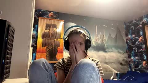 Hi Im Aria 18 years old online show from November 2025 02:30:01 PM