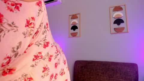Snapshot of mely_ellis_ chatting on May 2026 11:43:02 PM Mely online show from May 2026 11:43:02 PM