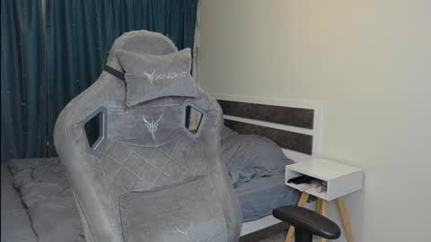 Snapshot of meow_mickey chatting on December 2024 03:48:01 AM Mickey online show from December 2024 03:48:01 AM