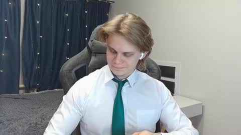 Snapshot of meow_mickey chatting on December 2024 05:13:01 PM Mickey online show from December 2024 05:13:01 PM