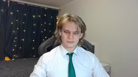 Snapshot of meow_mickey chatting on December 2024 05:15:02 PM Mickey online show from December 2024 05:15:02 PM