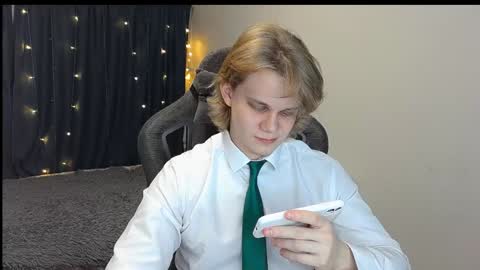 Snapshot of meow_mickey chatting on December 2024 05:26:02 PM Mickey online show from December 2024 05:26:02 PM