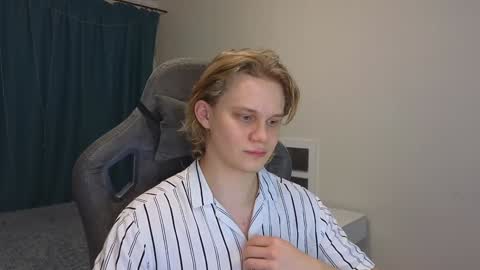 Snapshot of meow_mickey chatting on January 2025 05:02:01 PM Mickey online show from January 2025 05:02:01 PM