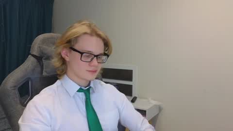 Snapshot of meow_mickey chatting on January 2025 05:28:02 PM Mickey online show from January 2025 05:28:02 PM