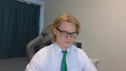 Snapshot of meow_mickey chatting on January 2025 04:47:01 AM Mickey online show from January 2025 04:47:01 AM