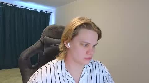 Snapshot of meow_mickey chatting on February 2025 04:35:01 AM Mickey online show from February 2025 04:35:01 AM