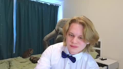 Snapshot of meow_mickey chatting on February 2025 04:41:02 AM Mickey online show from February 2025 04:41:02 AM