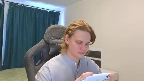 Snapshot of meow_mickey chatting on March 2025 04:36:02 AM Mickey online show from March 2025 04:36:02 AM