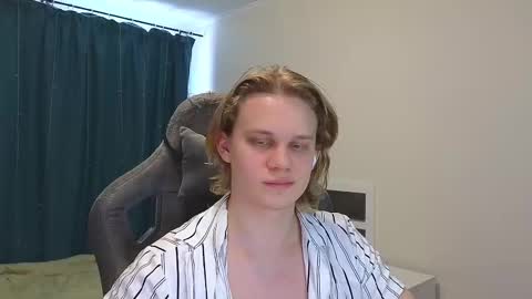 Snapshot of meow_mickey chatting on March 2025 05:11:01 AM Mickey online show from March 2025 05:11:01 AM