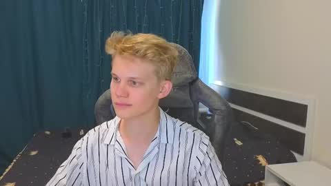 Snapshot of meow_mickey chatting on October 2025 07:36:02 AM Mickey online show from October 2025 07:36:02 AM