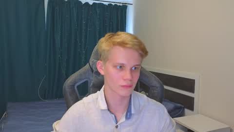 Snapshot of meow_mickey chatting on October 2025 09:08:02 AM Mickey online show from October 2025 09:08:02 AM