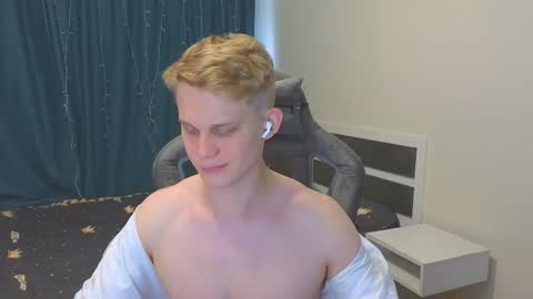 Snapshot of meow_mickey chatting on November 2025 08:25:02 AM Mickey online show from November 2025 08:25:02 AM