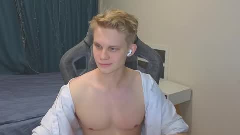 Snapshot of meow_mickey chatting on December 2025 09:57:01 PM Mickey online show from December 2025 09:57:01 PM