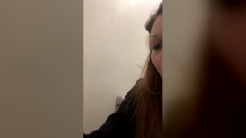 Snapshot of meowzers777 chatting on December 2025 02:28:02 AM meowzers777 online show from December 2025 02:28:02 AM