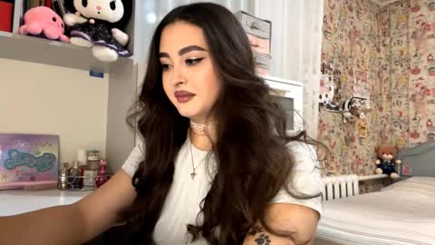 Enni online show from November 2025 06:41:01 PM