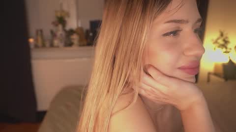 Lara OFFLINE  online show from December 2024 12:32:02 AM