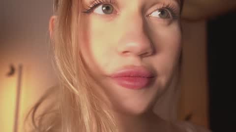 Lara OFFLINE  online show from January 2025 11:12:01 PM