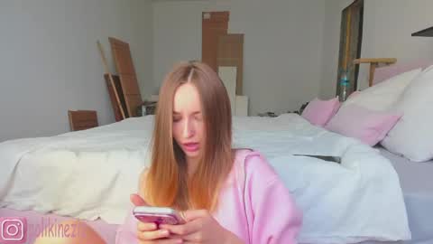 Snapshot of merryl_clark chatting on June 2026 12:22:02 PM Sara online show from June 2026 12:22:02 PM