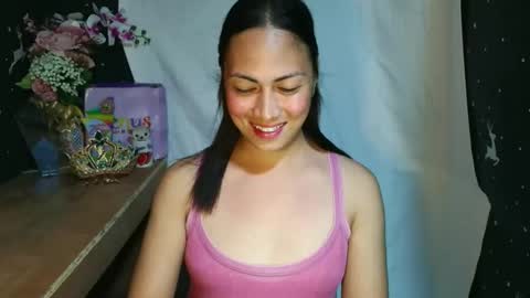 Mia online show from December 2025 01:37:02 PM