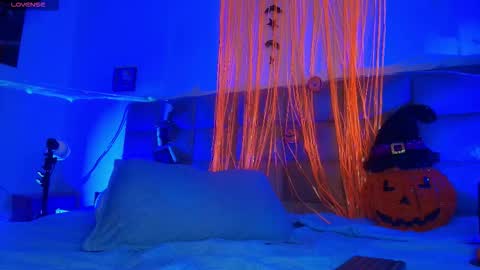 Emi online show from October 2025 07:23:01 PM