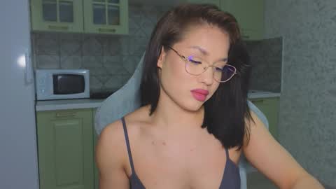 Mia online show from February 2026 03:27:02 PM