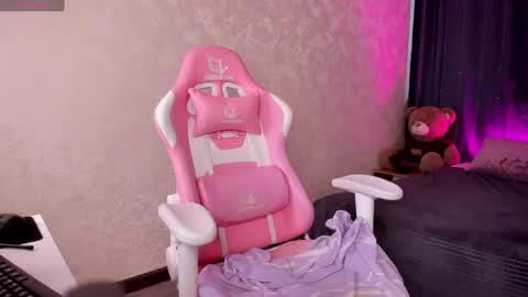 Mia  GMT7 Mon Tue Wen Thur 1000am-0300pm Sat 0300am-0900am online show from March 2025 05:27:02 AM