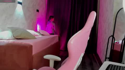 Mia  GMT7 Mon Tue Wen Thur 1000am-0300pm Sat 0300am-0900am online show from November 2025 12:49:01 AM