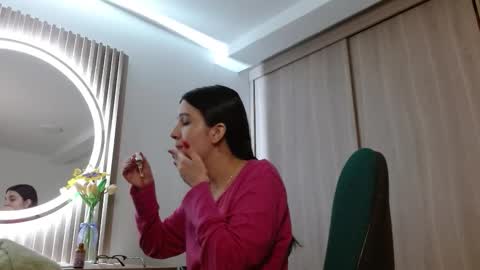 Mia online show from December 2025 04:18:02 AM