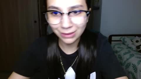 Mia online show from December 2025 04:51:01 AM