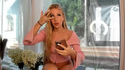 Mia  Milan online show from October 2025 08:14:02 AM