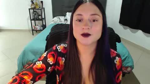 mia online show from December 2024 01:14:01 AM