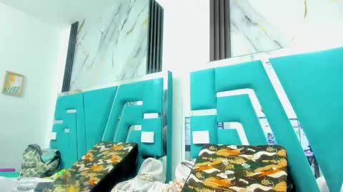 Mia online show from September 2025 11:43:02 AM