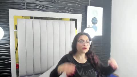 Snapshot of mia_and_lion chatting on January 2025 01:11:01 AM Dreams Couple online show from January 2025 01:11:01 AM