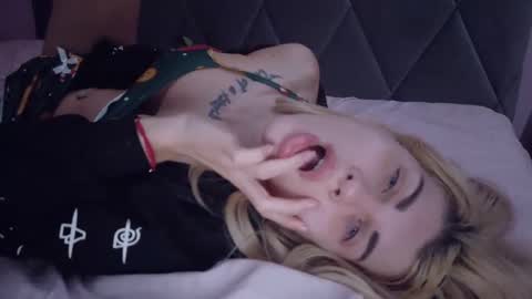 mia_angel online show from November 2025 04:33:02 AM