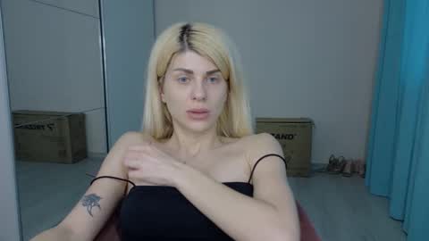 mia_angel online show from May 2026 05:18:01 PM