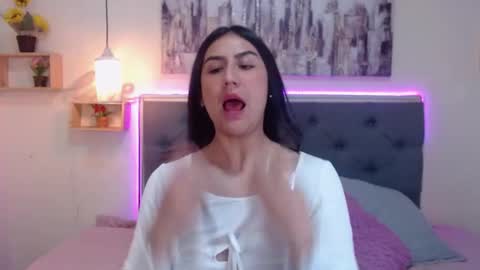 M I A  A Y R A online show from October 2025 03:11:02 PM