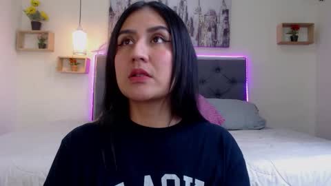 M I A  A Y R A online show from October 2025 04:19:01 PM