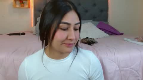 M I A  A Y R A online show from November 2025 03:45:01 PM