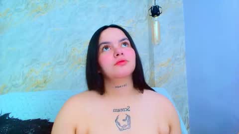 Mia  online show from December 2025 12:09:01 PM