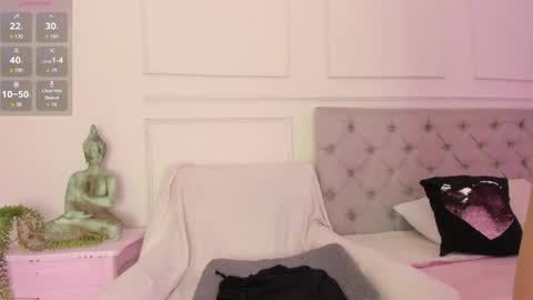 Mia online show from April 2026 08:06:01 PM